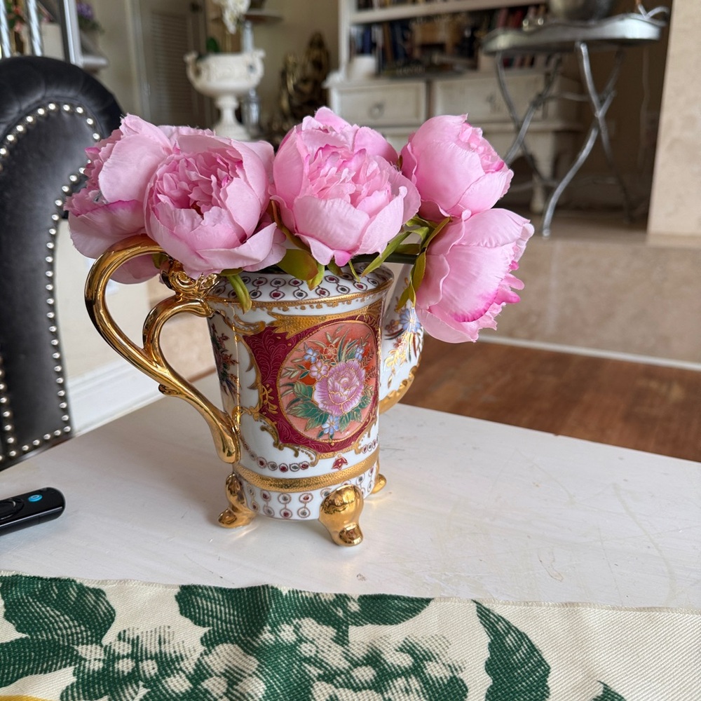 Elegant Pink Floral Porcelain Vase with Gold Accents